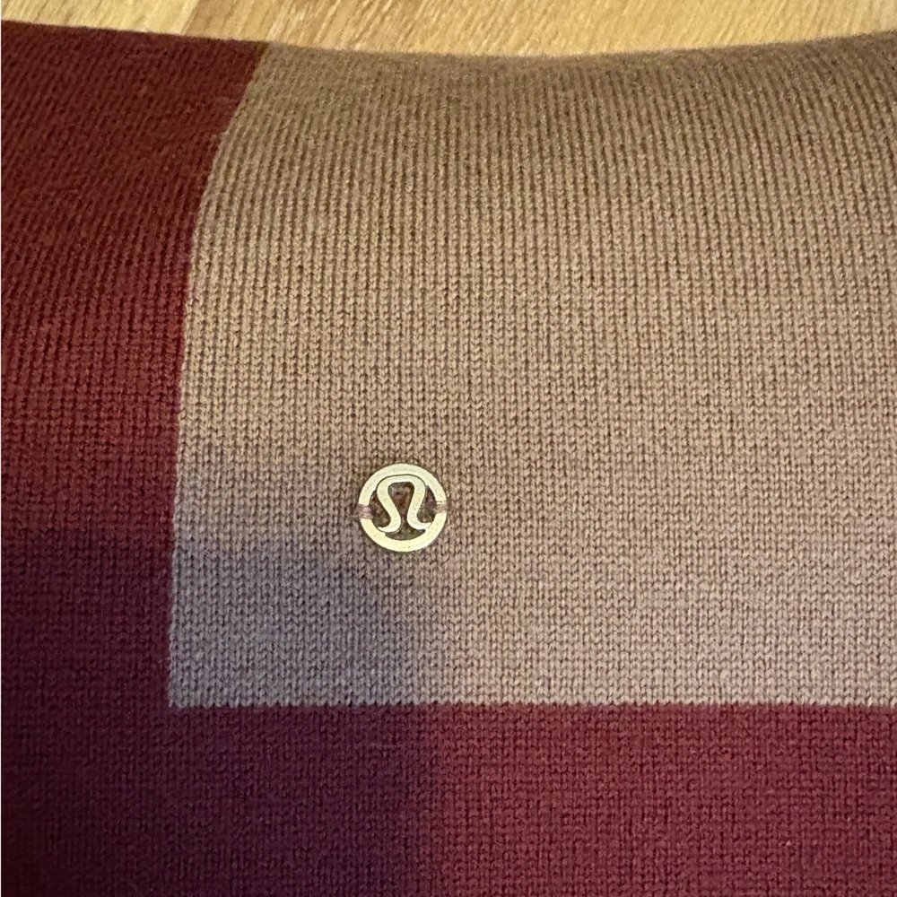 lululemon athletica Burgundy and Tan Poncho - Picture 4 of 4